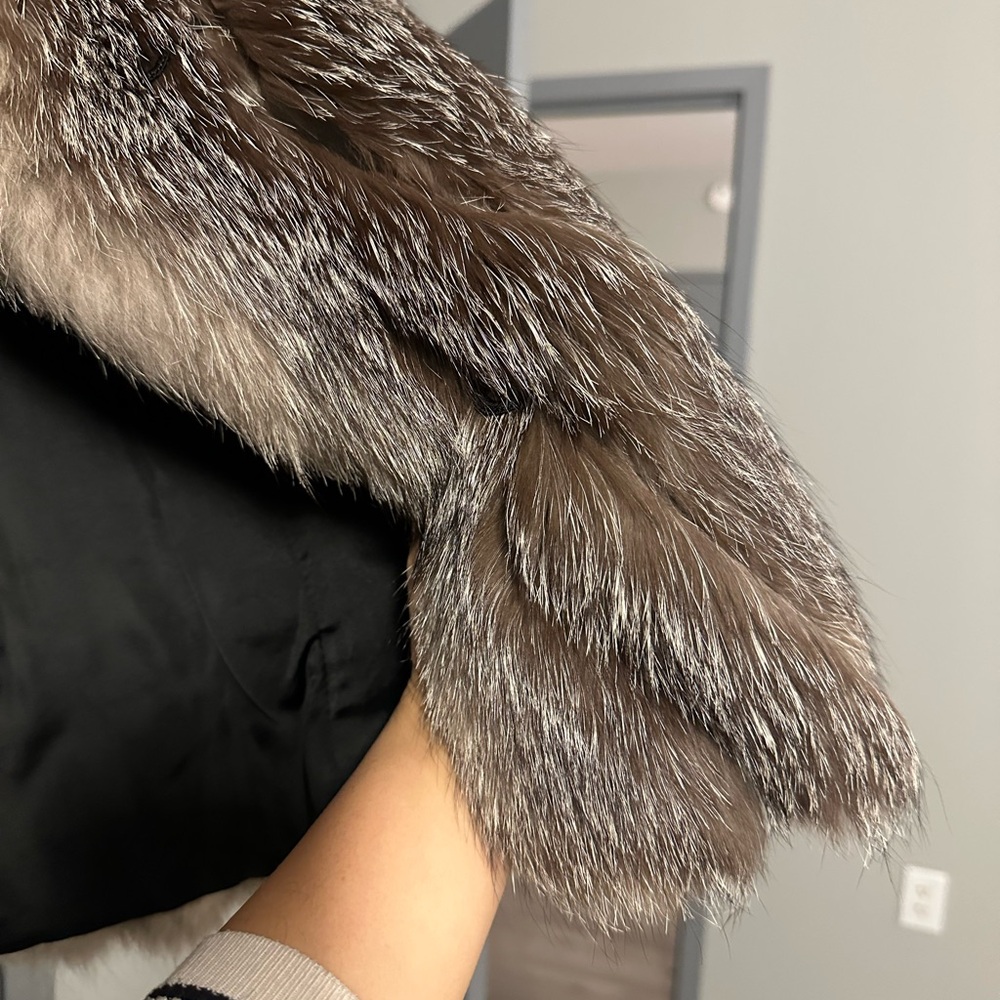 Saga Fox Real Fur Coat | Blue Frost Fox (Gray/Silver Tone) | Size M | Vintage - Picture 4 of 15